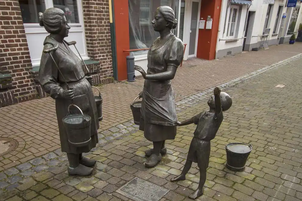 Statuen in Xanten auf der Klever Straße